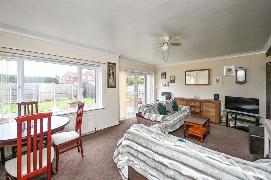 Property photo 3 of 17 Lounge Dining Room