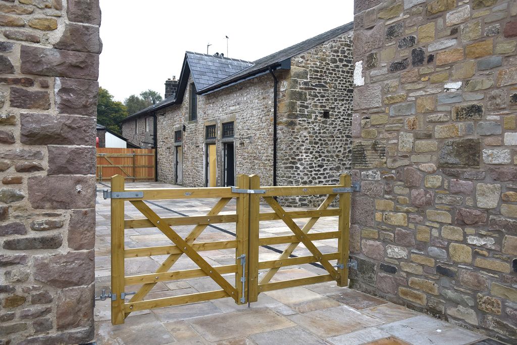 Property photo 3 of 10