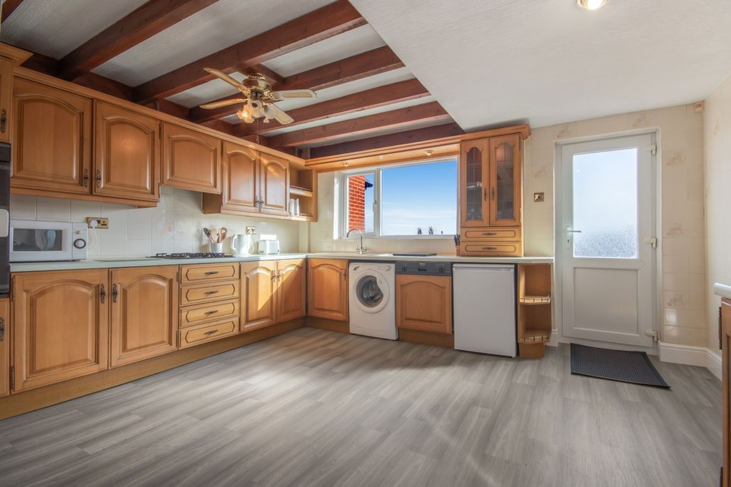 Property photo 2 of 17 Northave-13