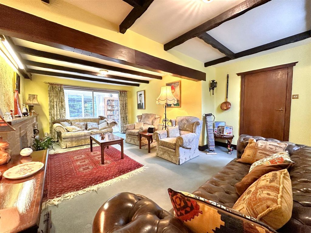 Property photo 2 of 29 Large Lounge 522