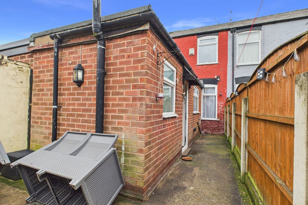 Property photo 3 of 14 Garden