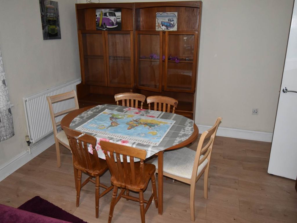 Property photo 3 of 10 Dining Area
