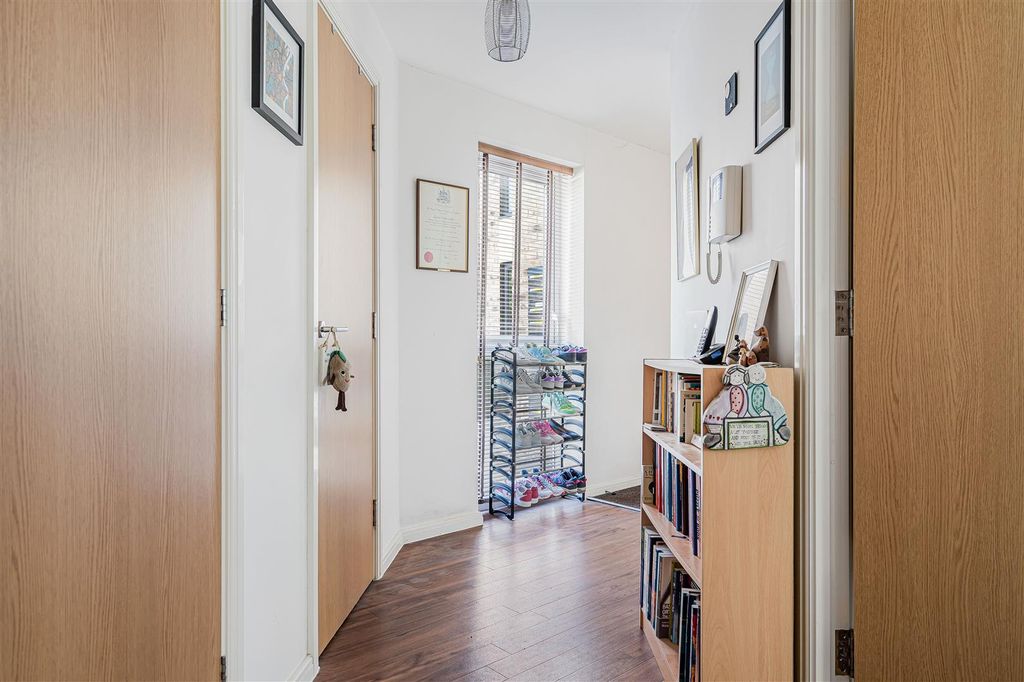 Property photo 2 of 18 10_82899.Jpg