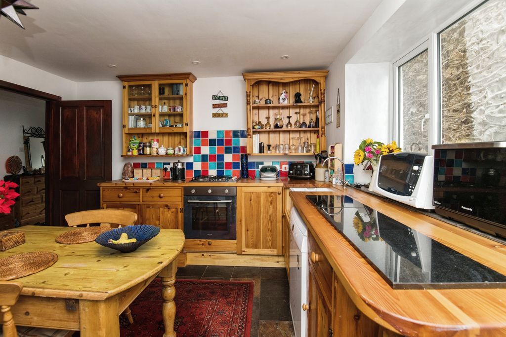 Property photo 2 of 14 Kitchen/Dining Room