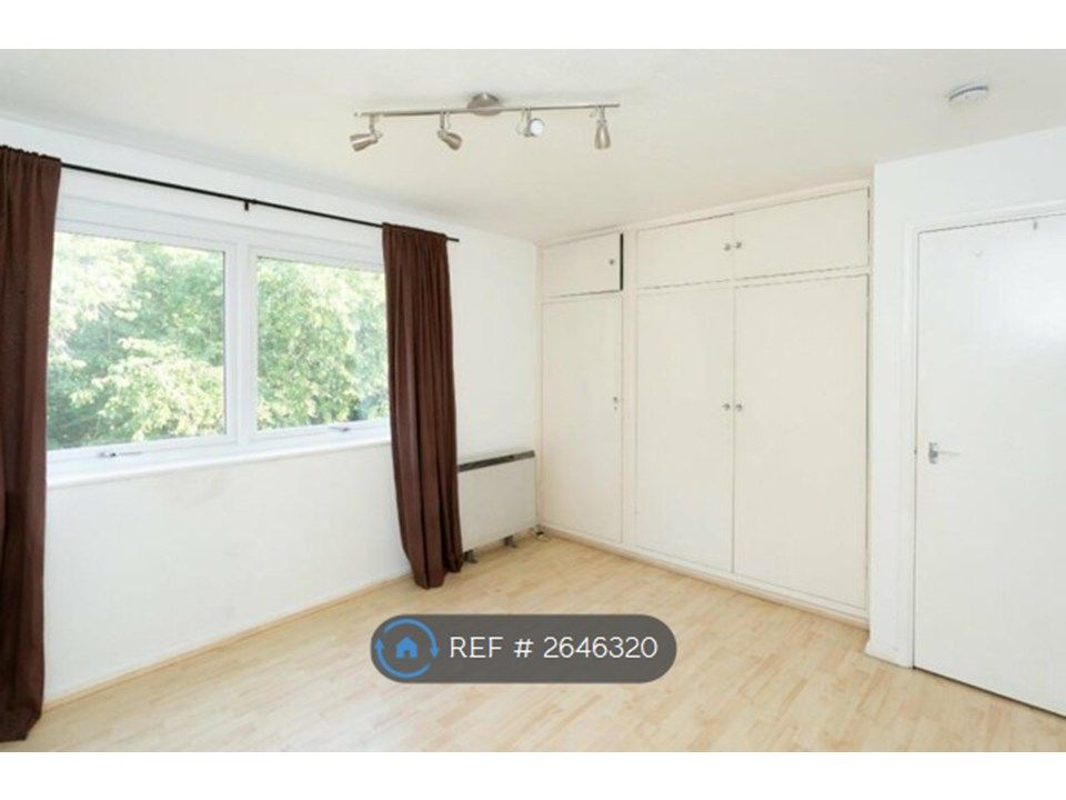 Property photo 3 of 7 Bedroom 1