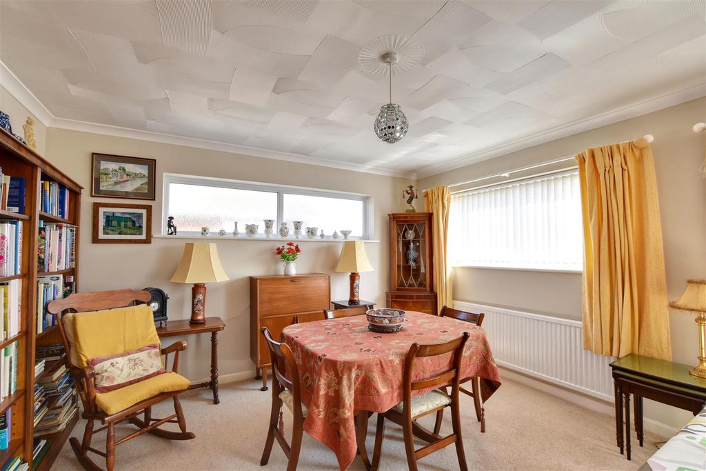 Property photo 3 of 27