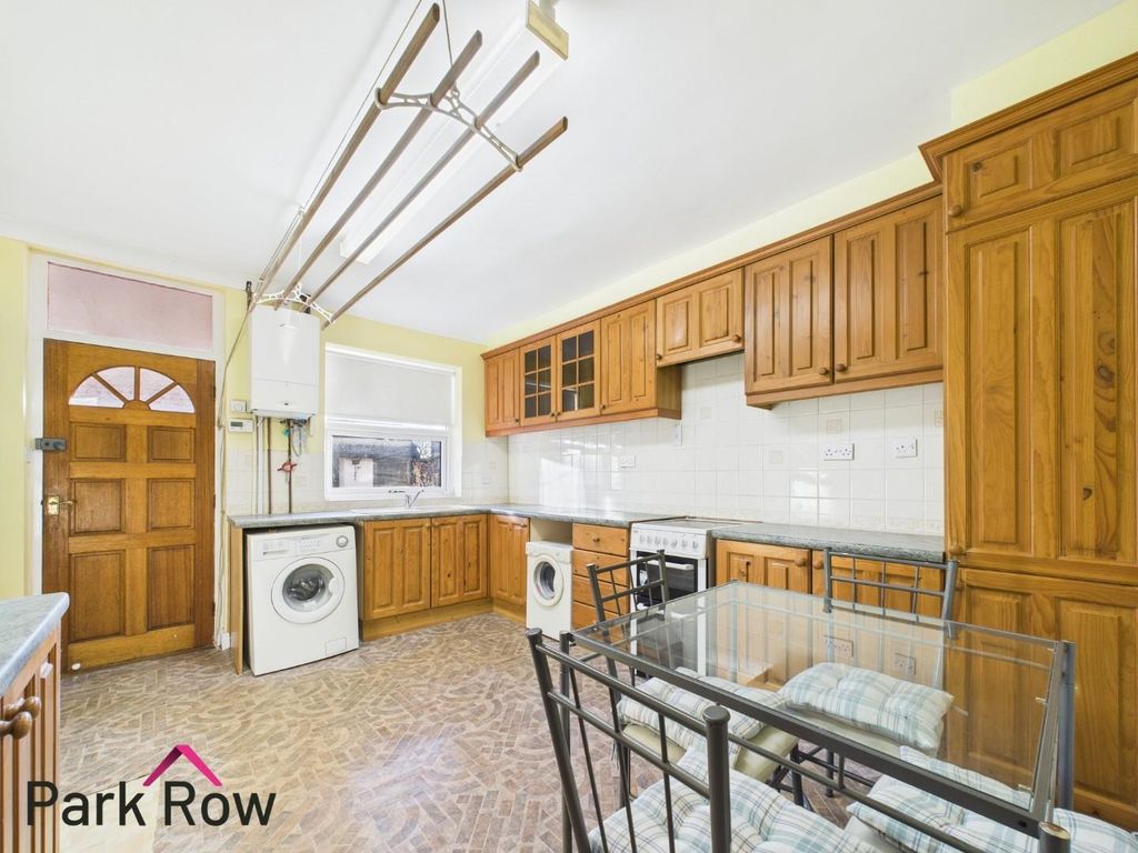 Property photo 3 of 19 Kitchen