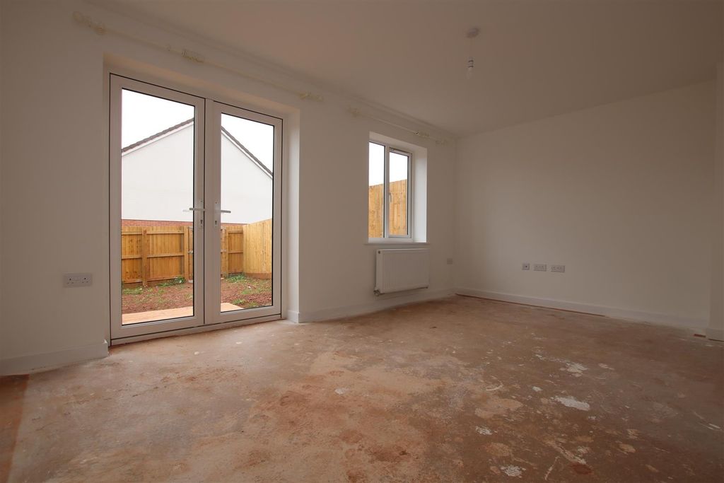 Property photo 3 of 15 Living Room.Jpg