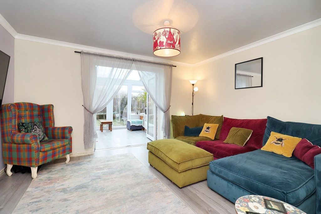 Property photo 3 of 27