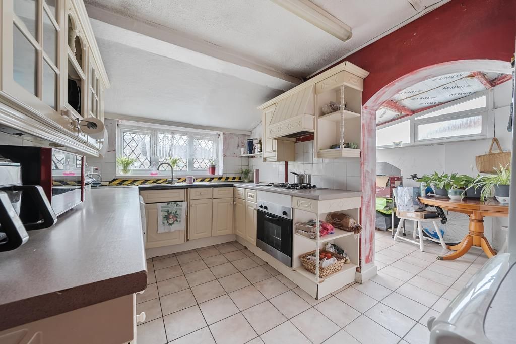 Property photo 3 of 14 Kitchen