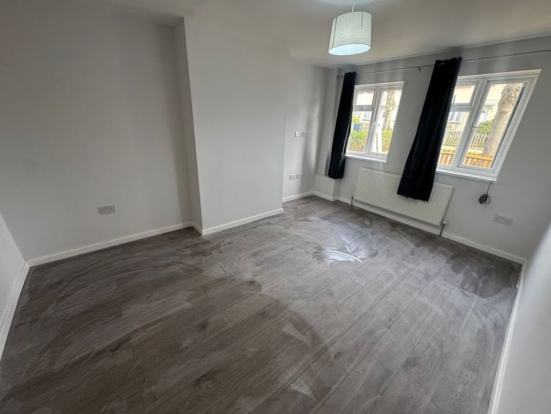 Property photo 3 of 8 Photo 10