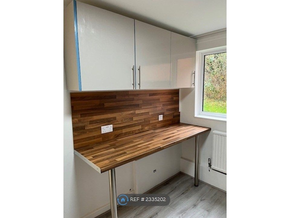 Property photo 2 of 10 Kitchen