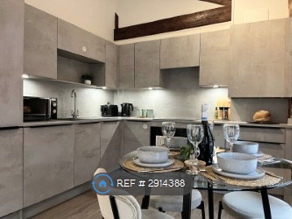 Property photo 1 of 10 Kitchen