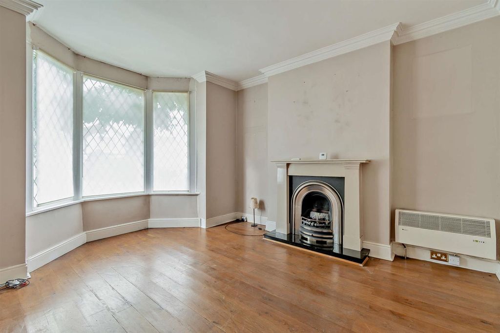 Property photo 2 of 13 8665389-Interior01-800.Jpg