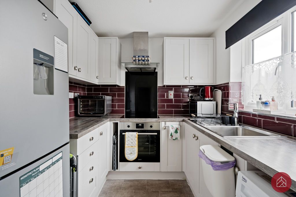 Property photo 3 of 12 Kitchen