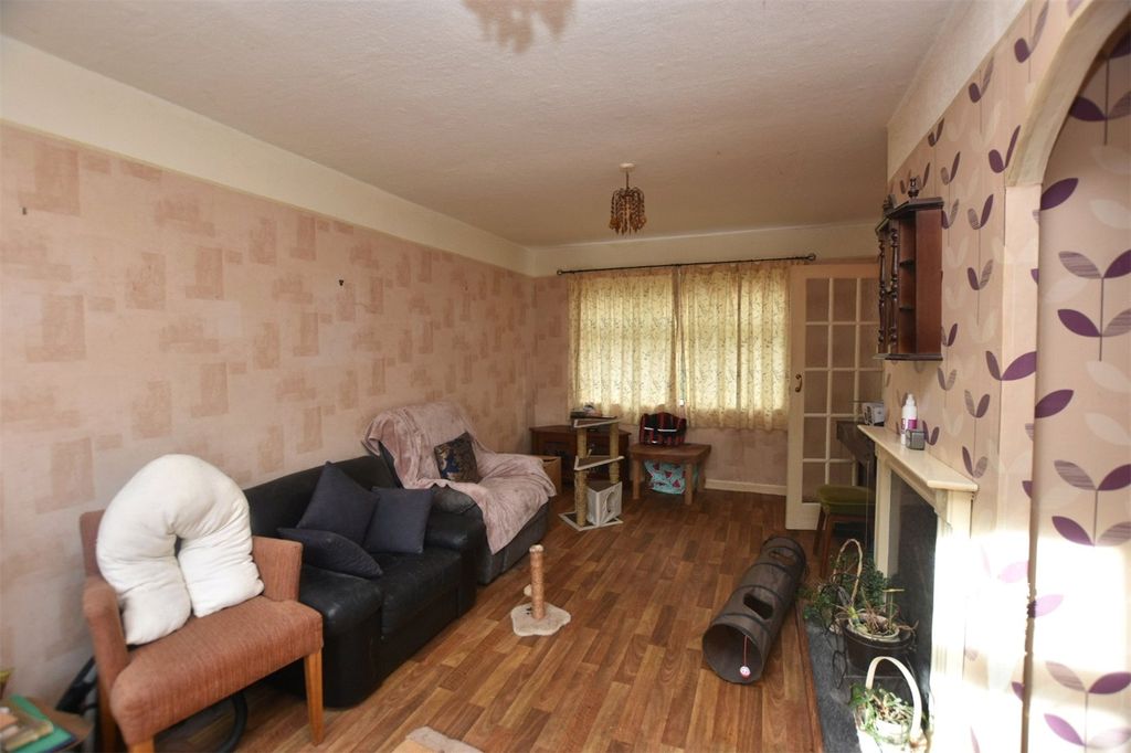 Property photo 3 of 18 Lounge