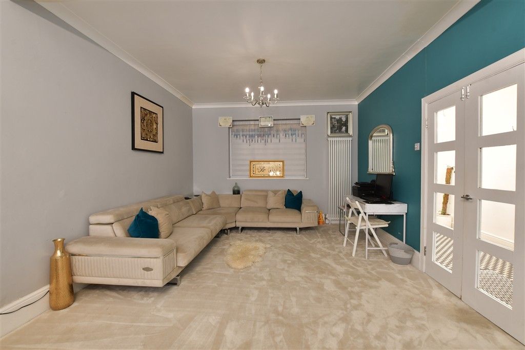 Property photo 2 of 23 Lounge