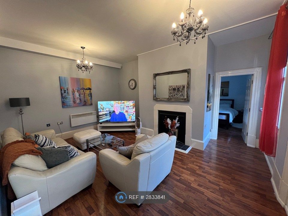 Property photo 3 of 23 Lounge