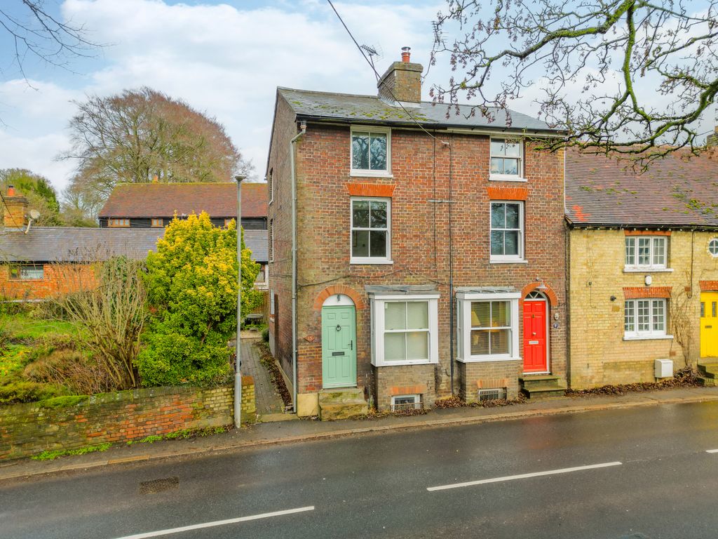 Property photo 1 of 24 Church Road, Ivinghoe