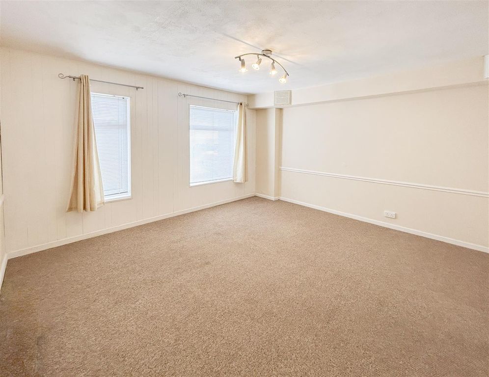 Property photo 2 of 13 Studio Room