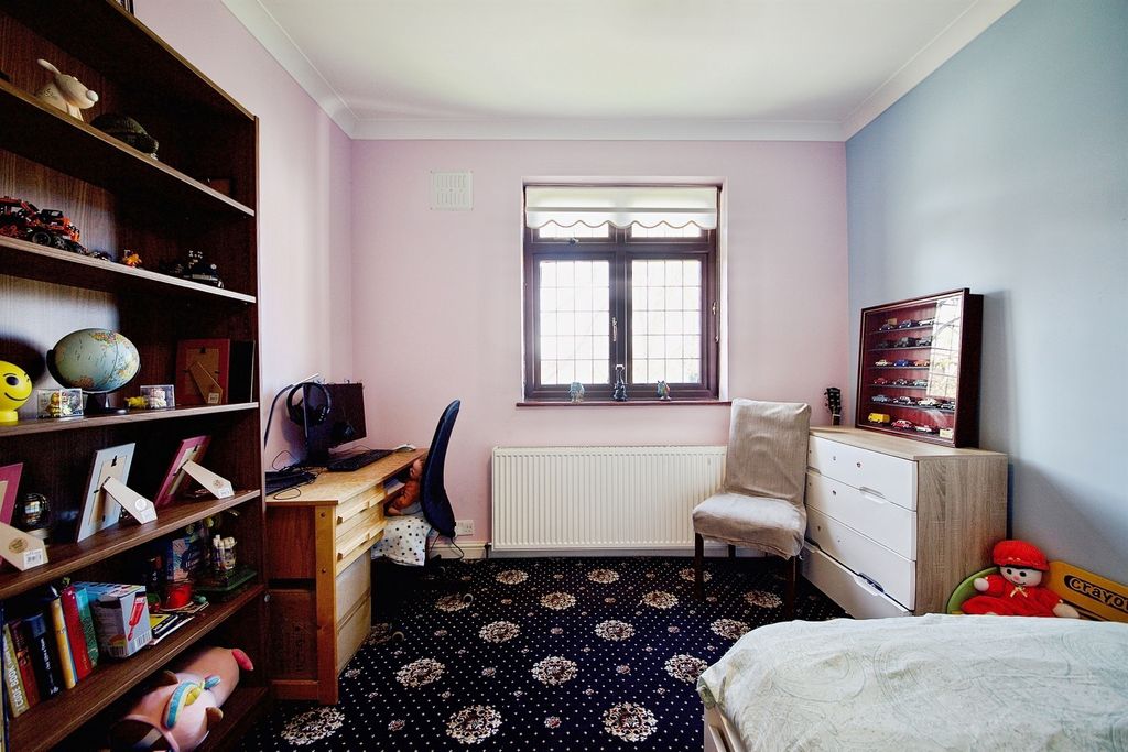 Additional image 12 of 4 bed semi-detached house for saleWood Lane, Dagenham RM8