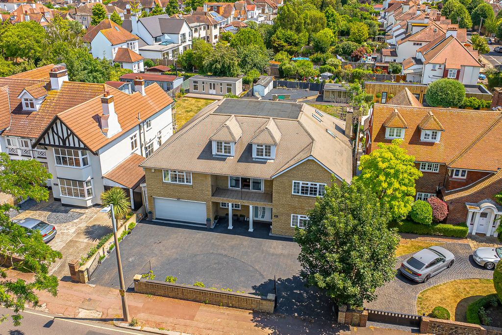 Property photo 2 of 50