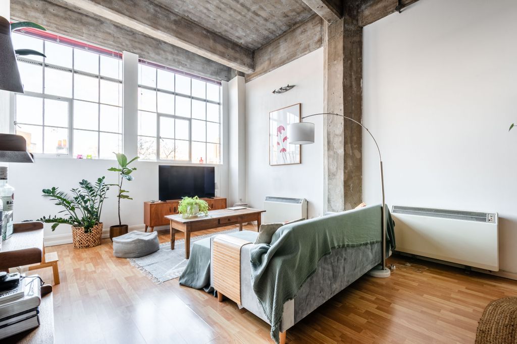 Property photo 3 of 13 King Edward's Rd 5 F114 - Low Res 1