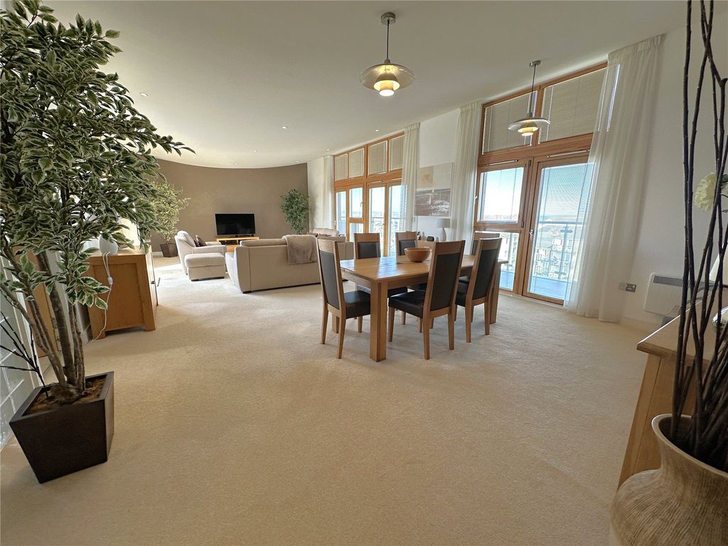 Property photo 3 of 16 Picture No. 02