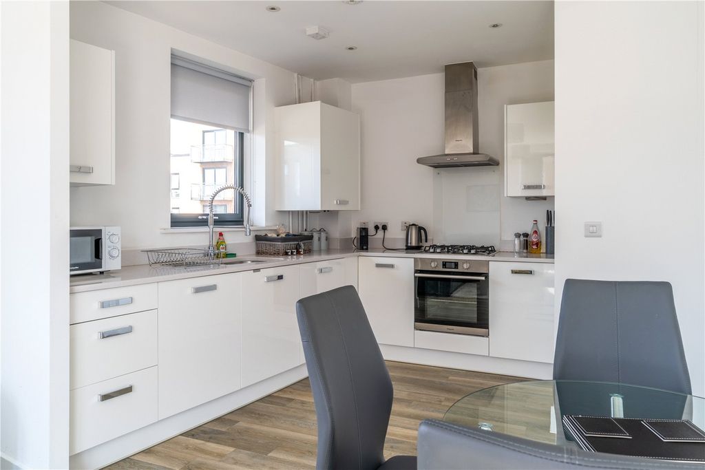 Property photo 3 of 14 Show Home