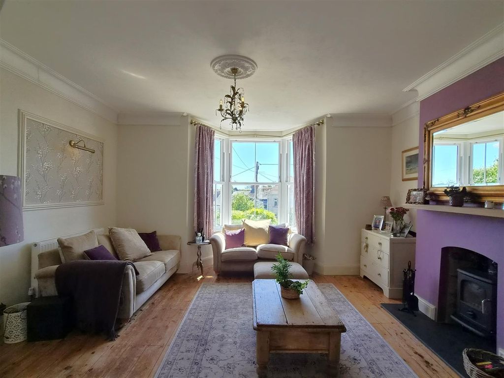 Property photo 2 of 34 Sitting Room