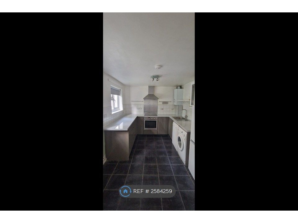 Property photo 3 of 21 Kitchen