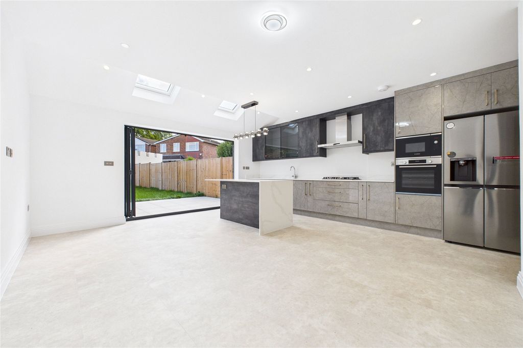 Property photo 2 of 18 Picture No. 77