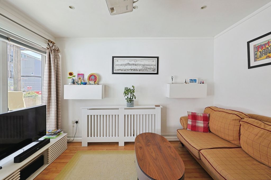 Property photo 2 of 20