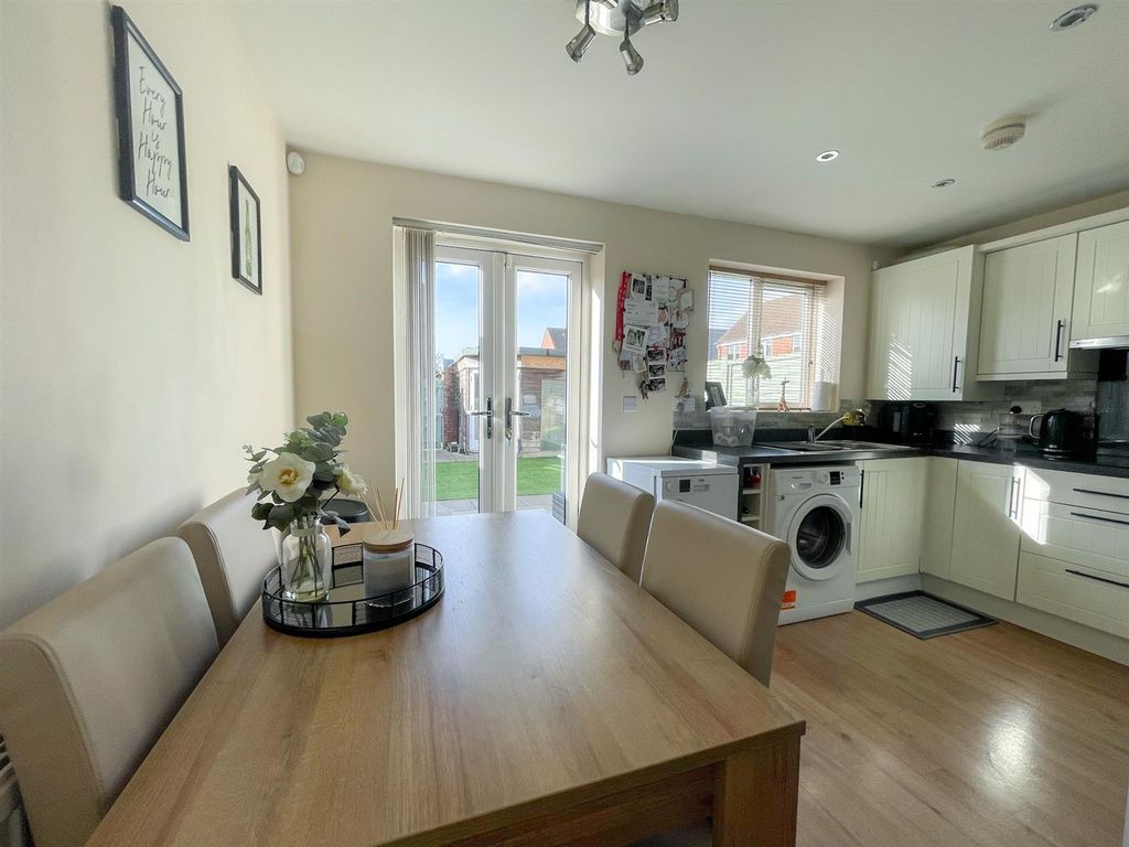 Property photo 3 of 19 Kitchen / Diner