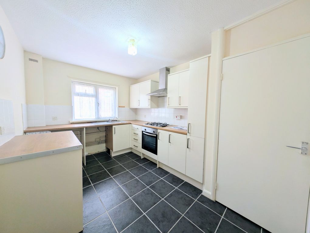 Property photo 3 of 17 Kitchen