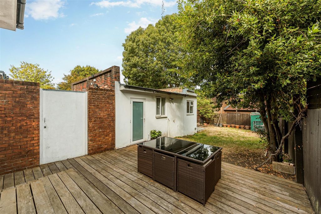 Property photo 2 of 19 Lexden Road-7.Jpg