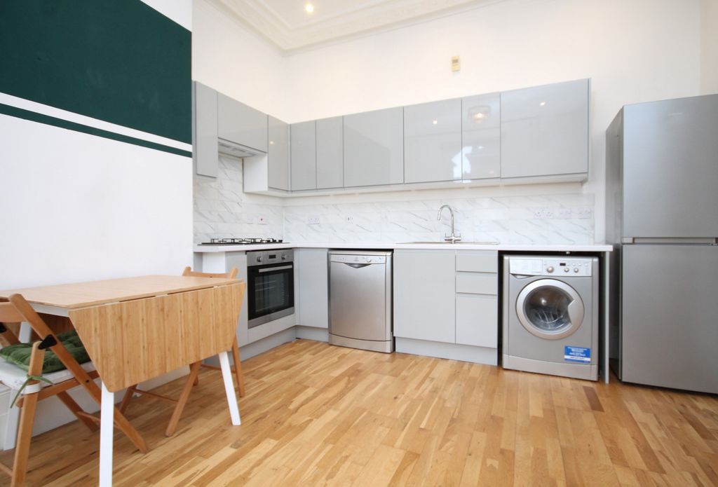 Property photo 3 of 9 Kitchen