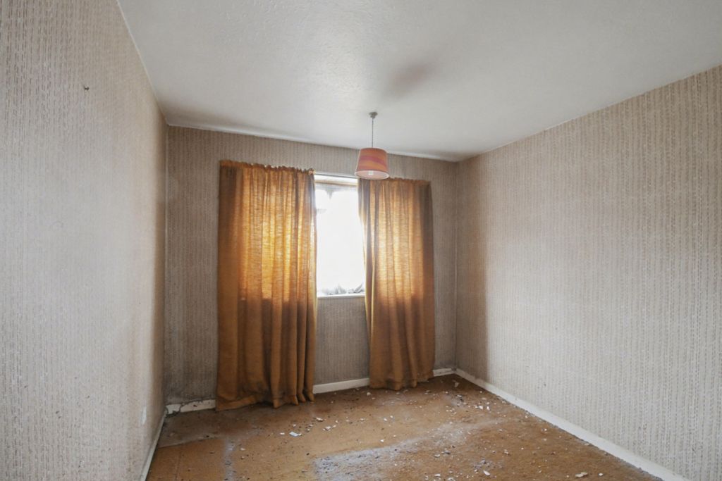 Property photo 3 of 9 67 Perkins Road, Ilford, Kent, Ig2 7Nq