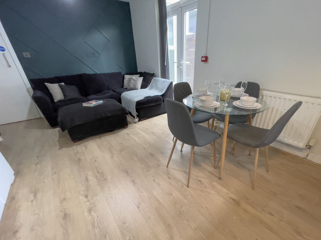 Property photo 3 of 15 25 Sheil 15