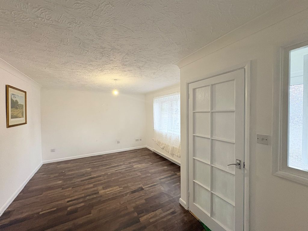 Property photo 2 of 6 Living Room