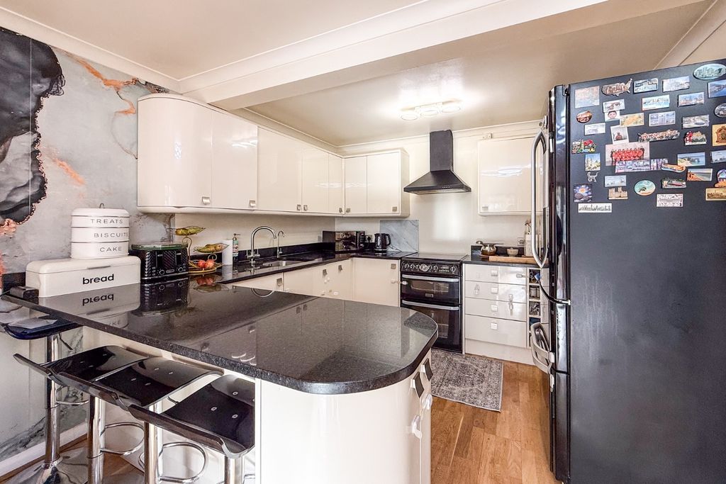 Property photo 3 of 14 4688125