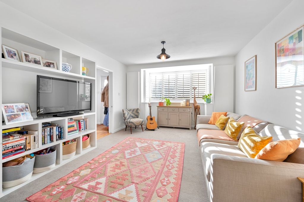 Property photo 2 of 23