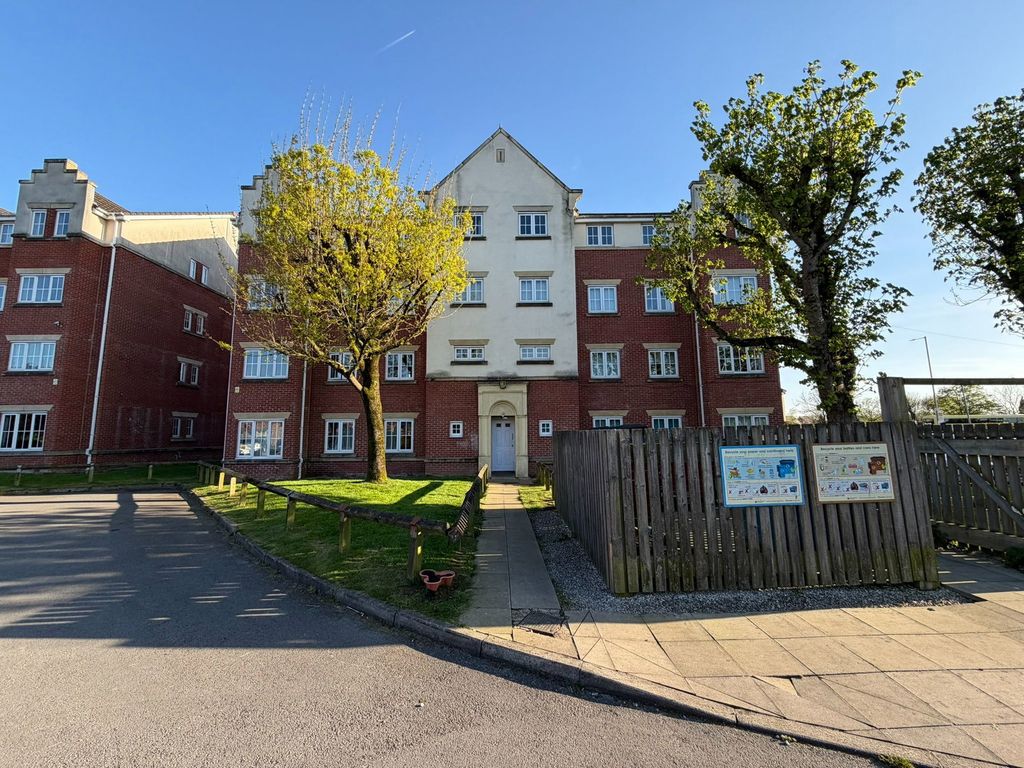 Property photo 2 of 20