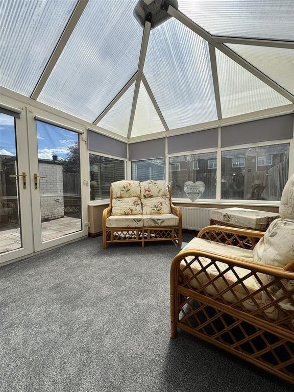 Property photo 3 of 12 Conservatory