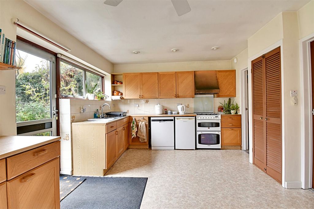 Property photo 3 of 20 Kitchen 1.Jpg