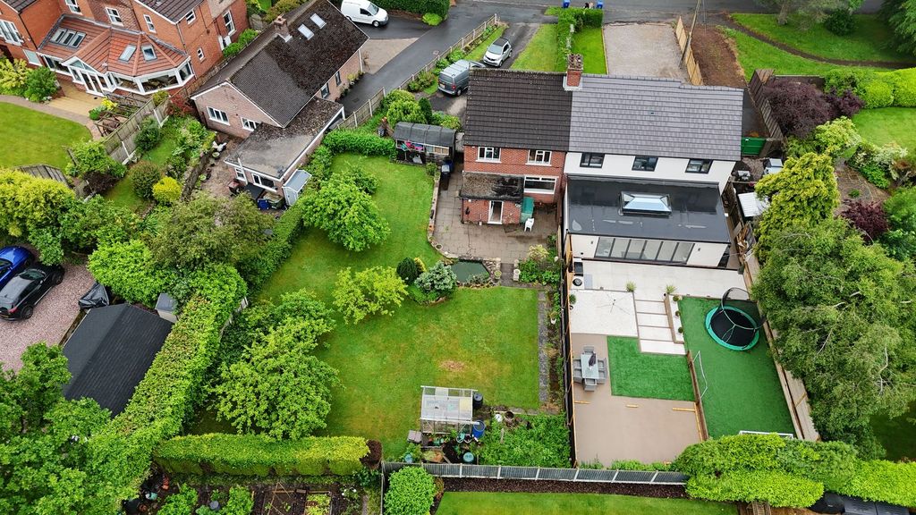 Property photo 2 of 34
