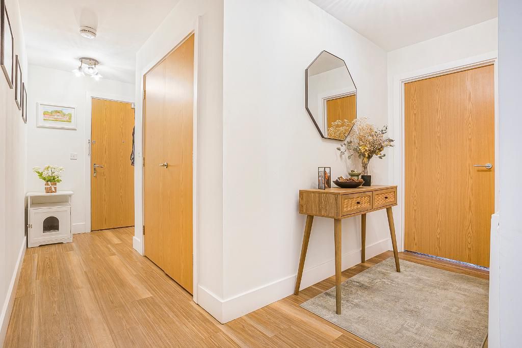 Property photo 2 of 12 Entrance Hall