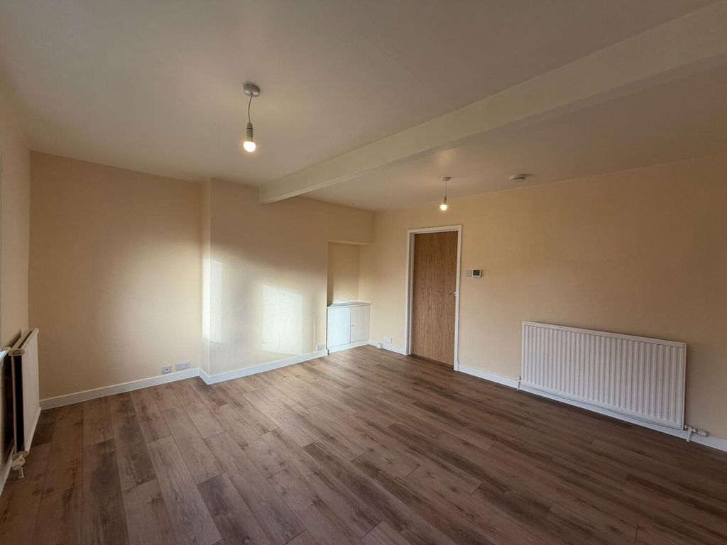 Property photo 3 of 18 Living Room