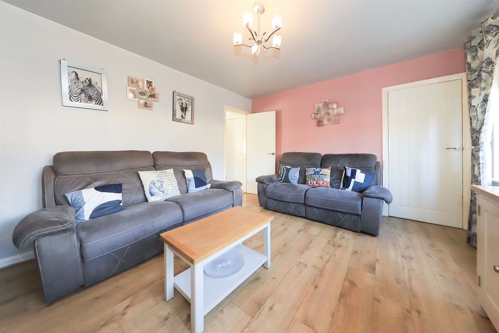 Property photo 3 of 19