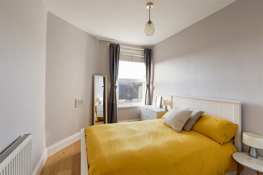 Property photo 3 of 16 Boundary Road, E17